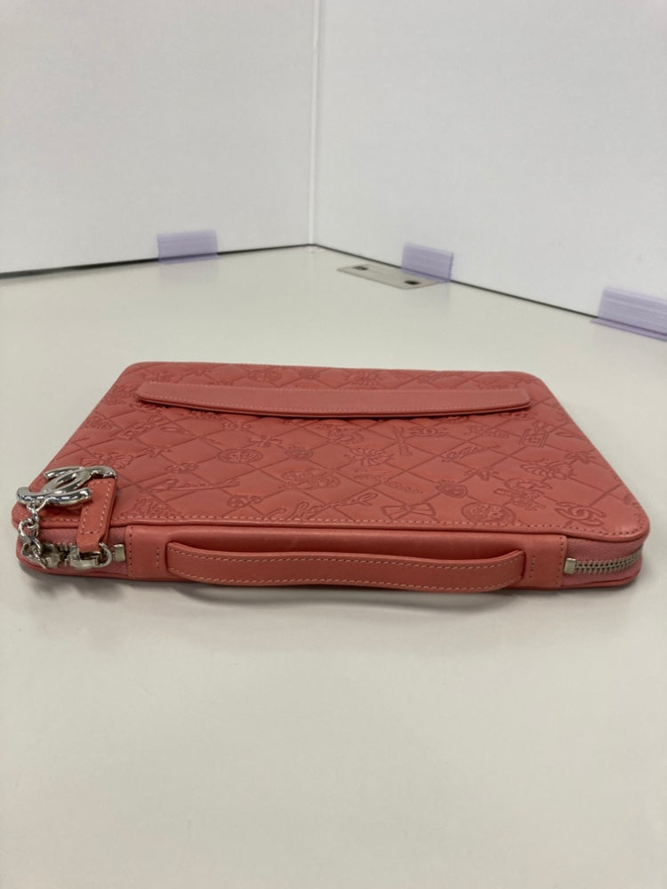 Chanel embossé Cuir d’agneau Lucky Symbols iPad Étui