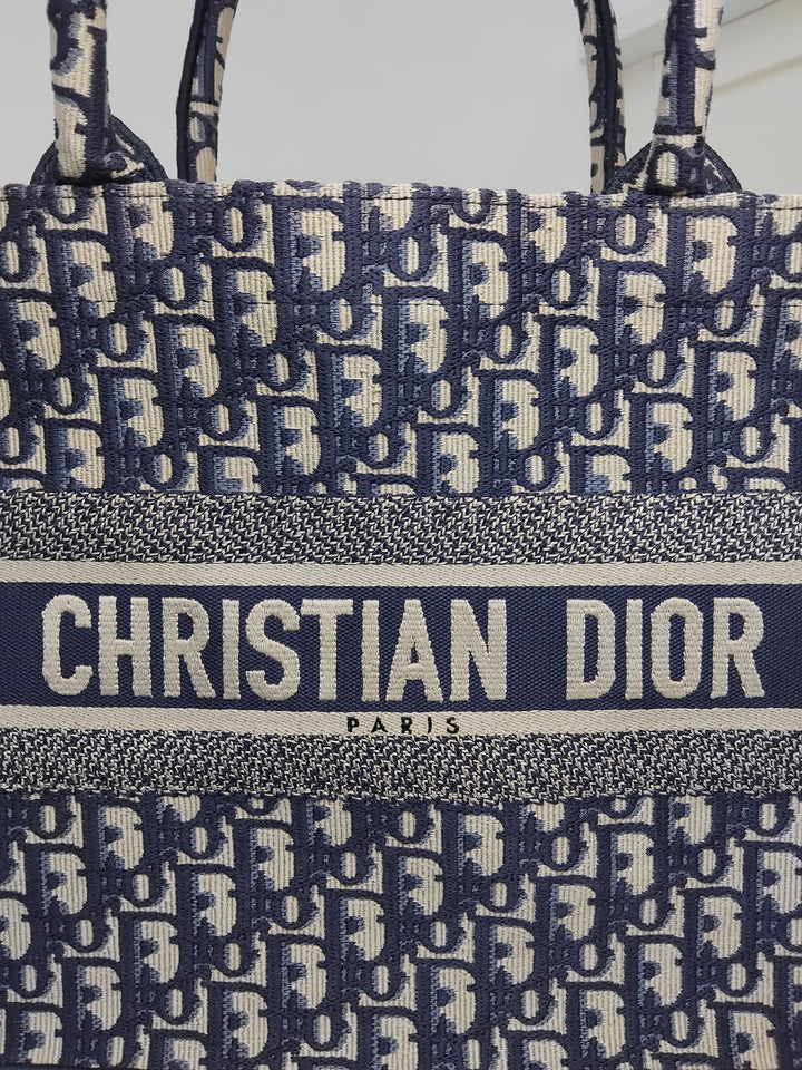 Dior Medium Oblique brodé Toile Book Cabas