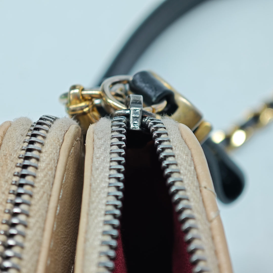 Chanel Bicolor vieilli Cuir de veau Gabrielle Double Zip Pochette avec chaîne