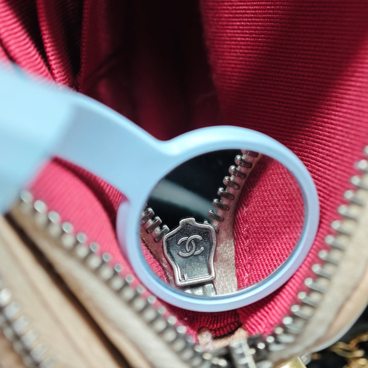 Chanel Bicolor vieilli Cuir de veau Gabrielle Double Zip Pochette avec chaîne