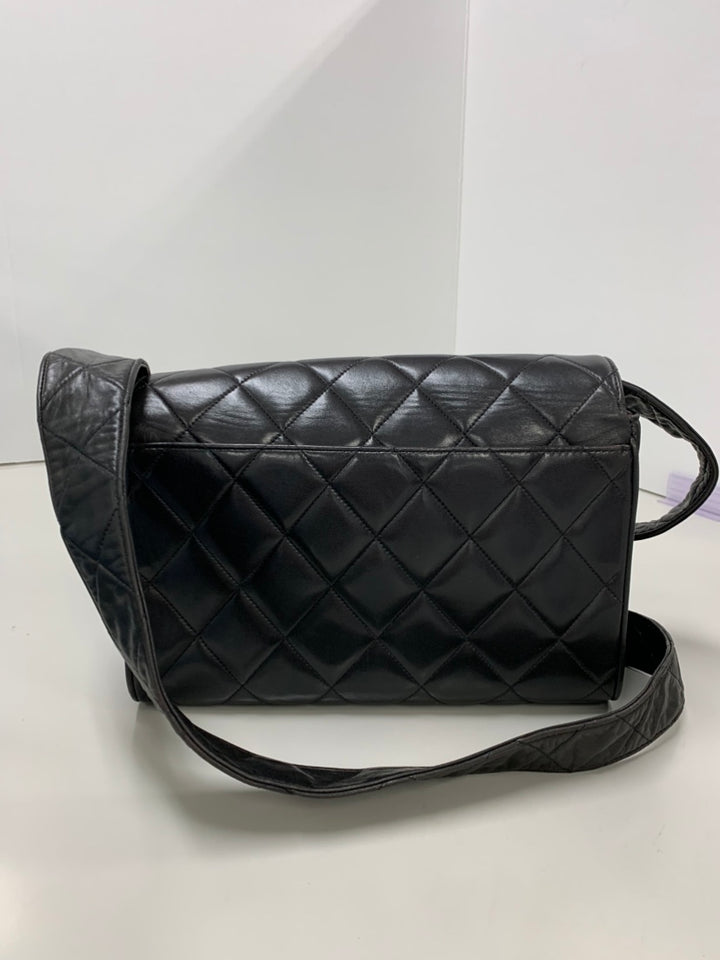Chanel CC Matelassé Cuir d’agneau à rabat Sac porté croisé