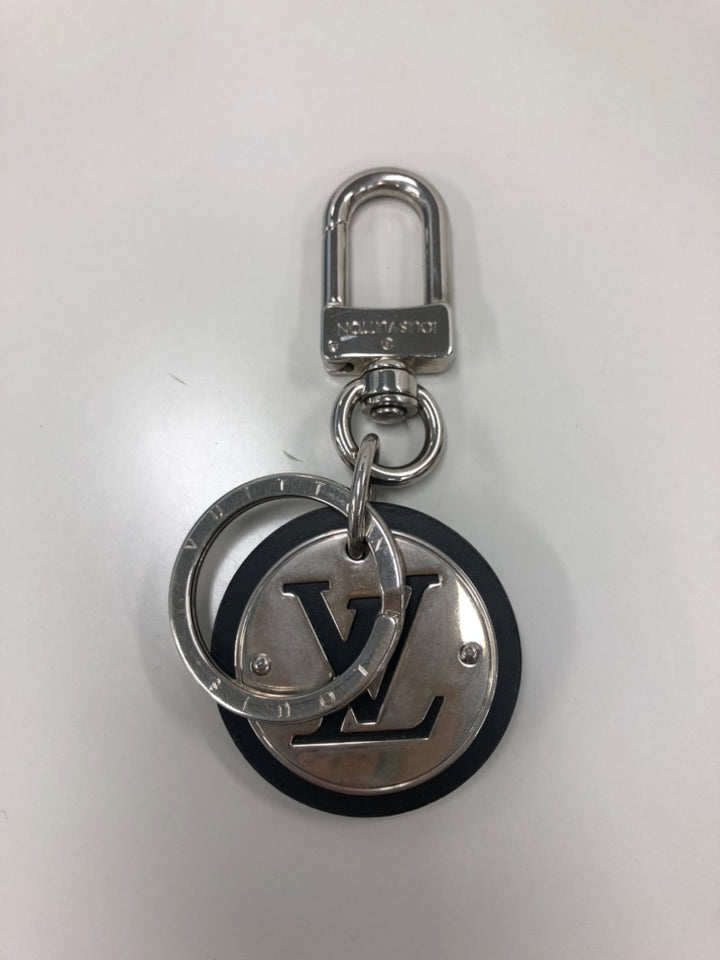Louis Vuitton Stainless Steel et Cuir de veau LV Cut Circle Key Holder