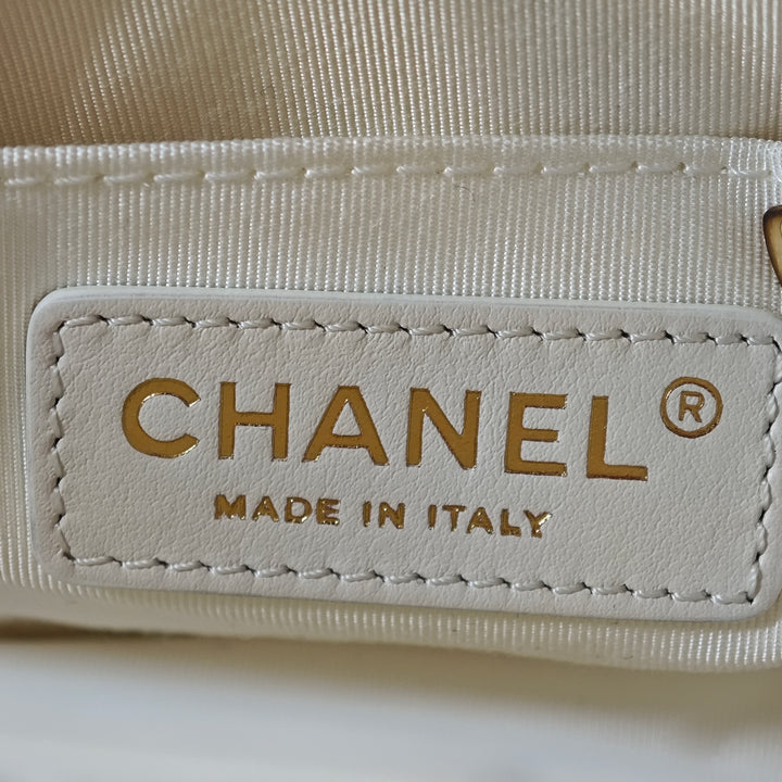 Chanel CC Matelassé Cuir d’agneau Side Packs à rabat