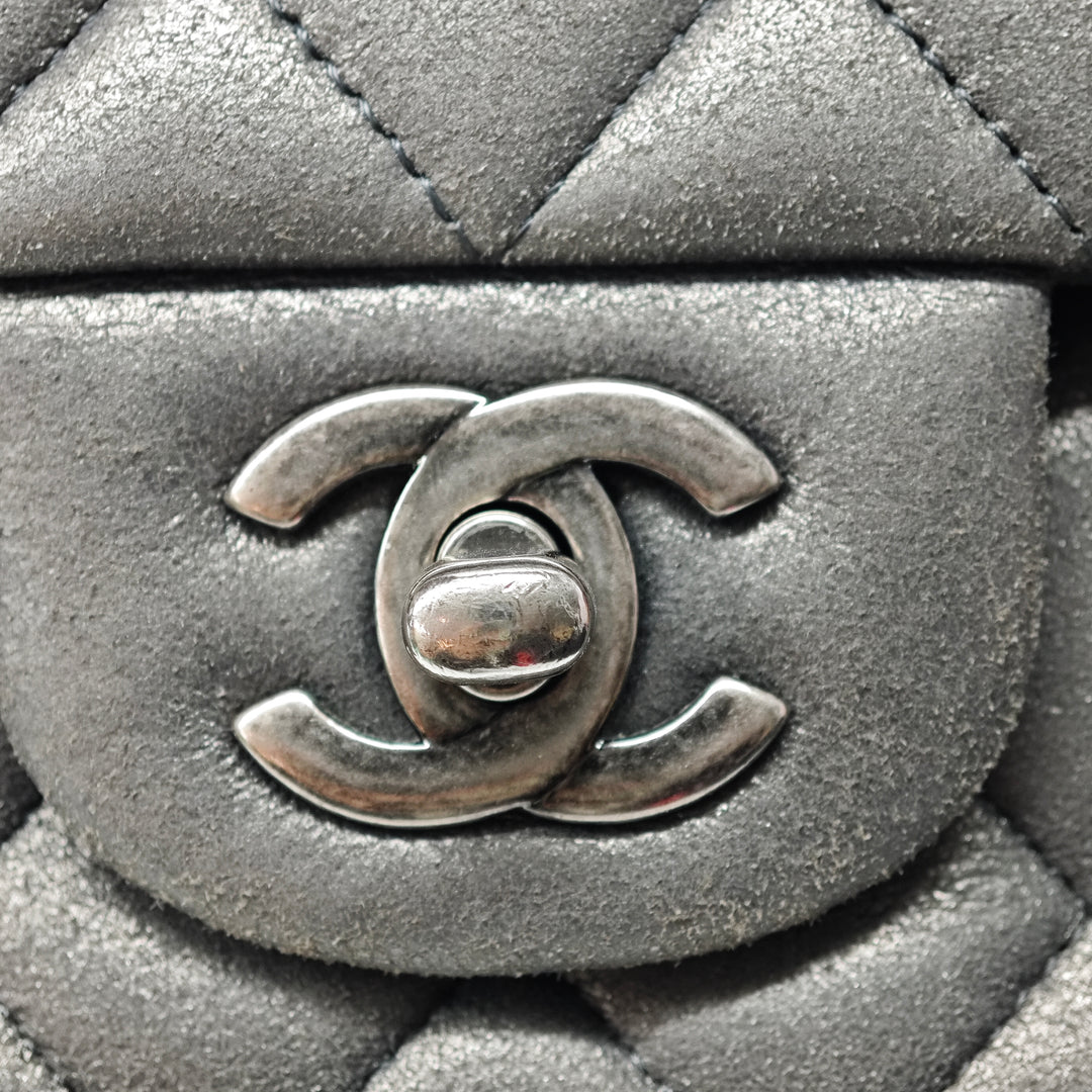 Chanel Medium Classic Iridescent Cuir d’agneau Double rabat