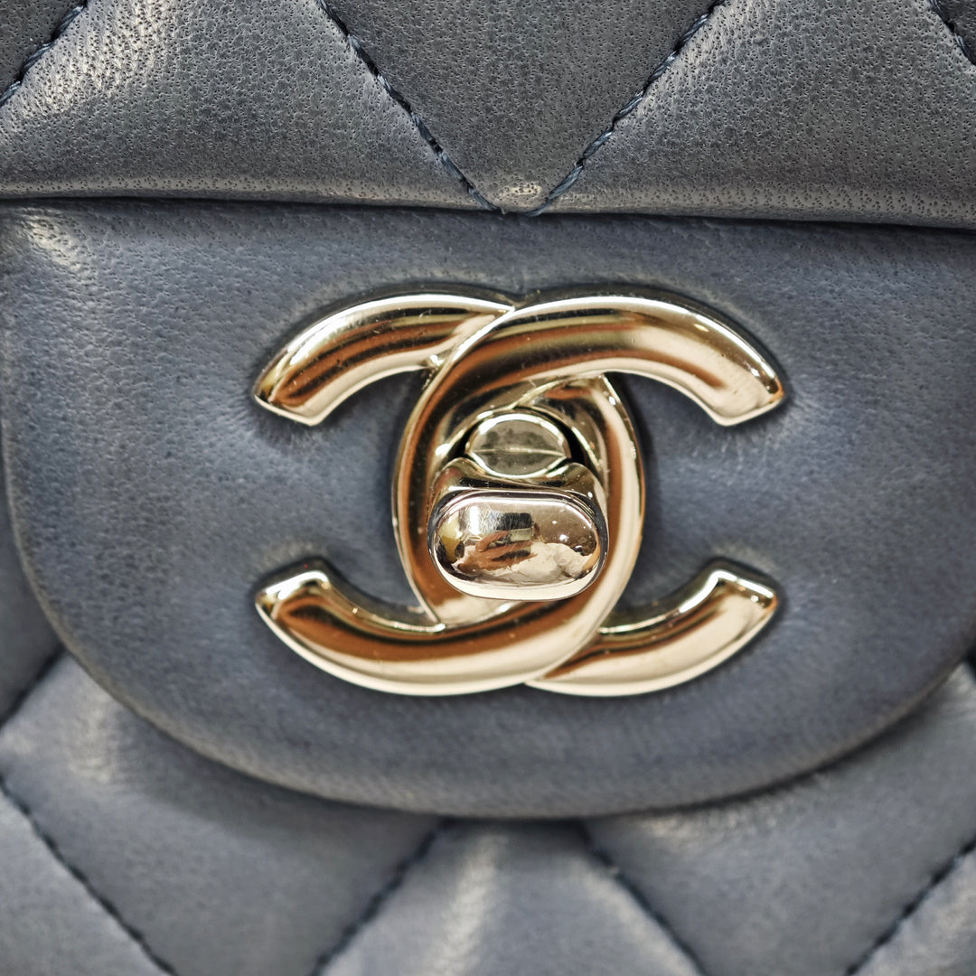 Chanel Medium Classic Cuir d’agneau Double rabat