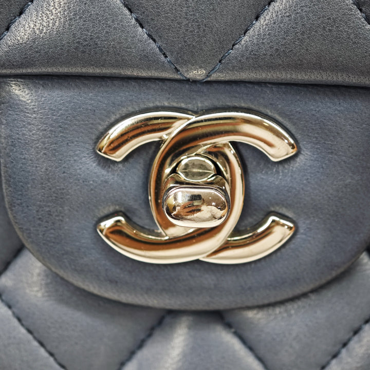 Chanel Medium Classic Cuir d’agneau Double rabat