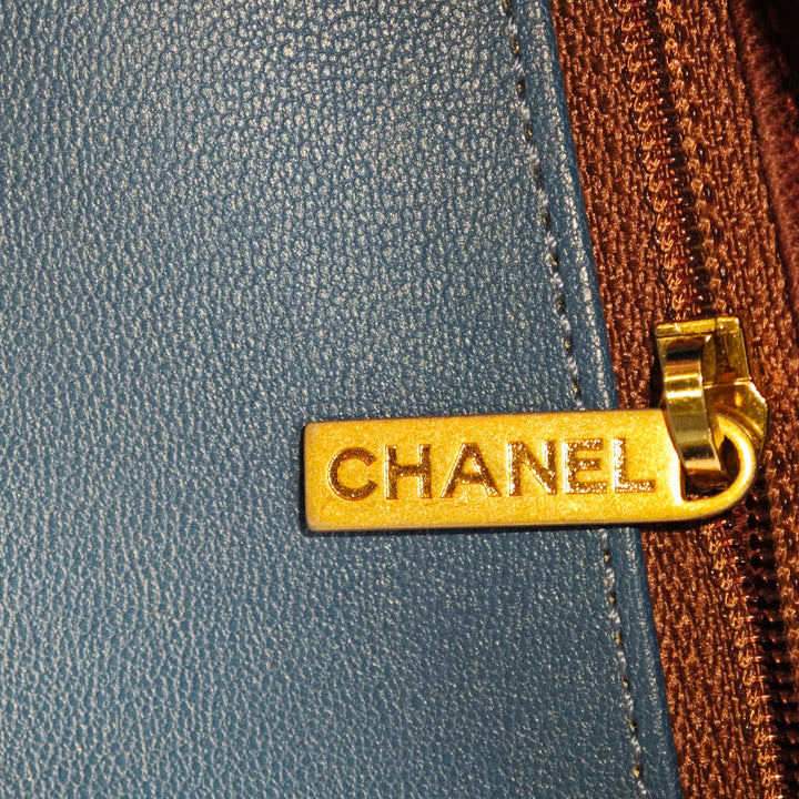Chanel Large Matelassé Sheepskin Front Chain à rabat