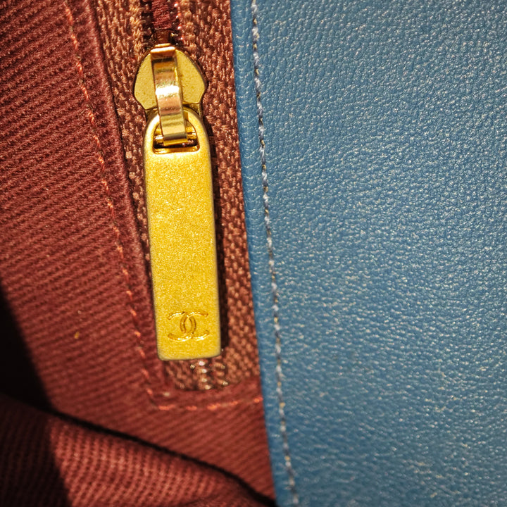 Chanel Large Matelassé Sheepskin Front Chain à rabat