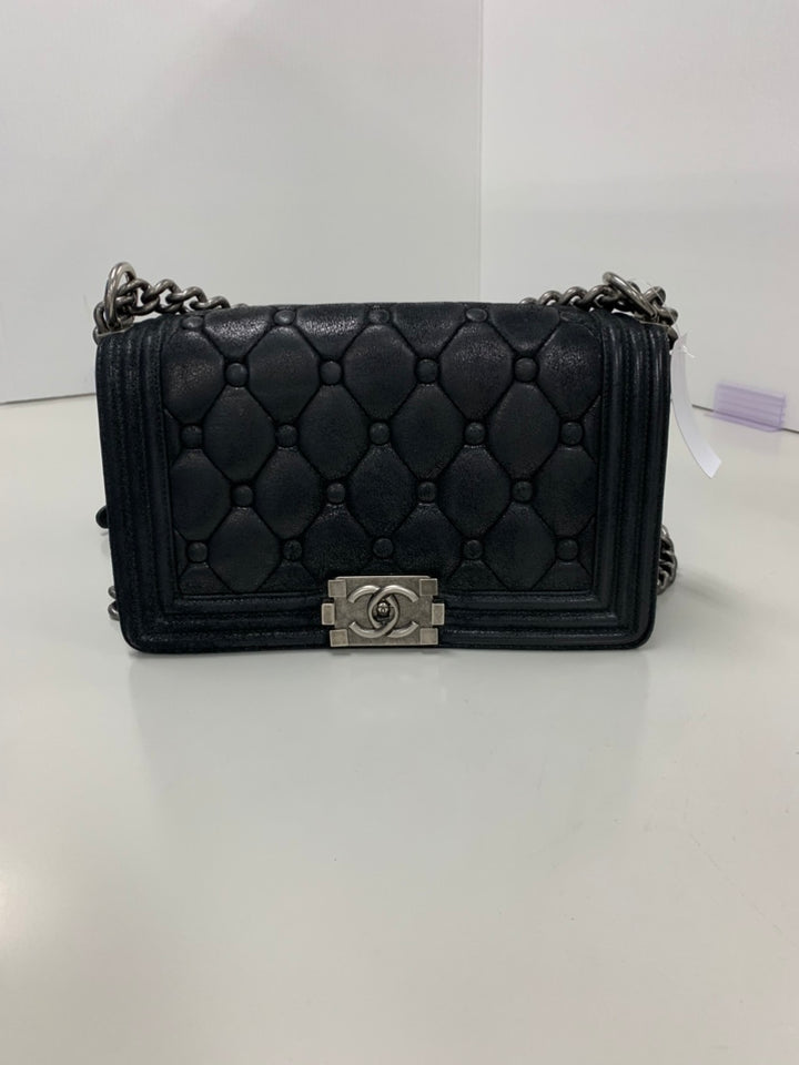 Chanel Old Medium Matelassé Daim Chesterfield Boy à rabat