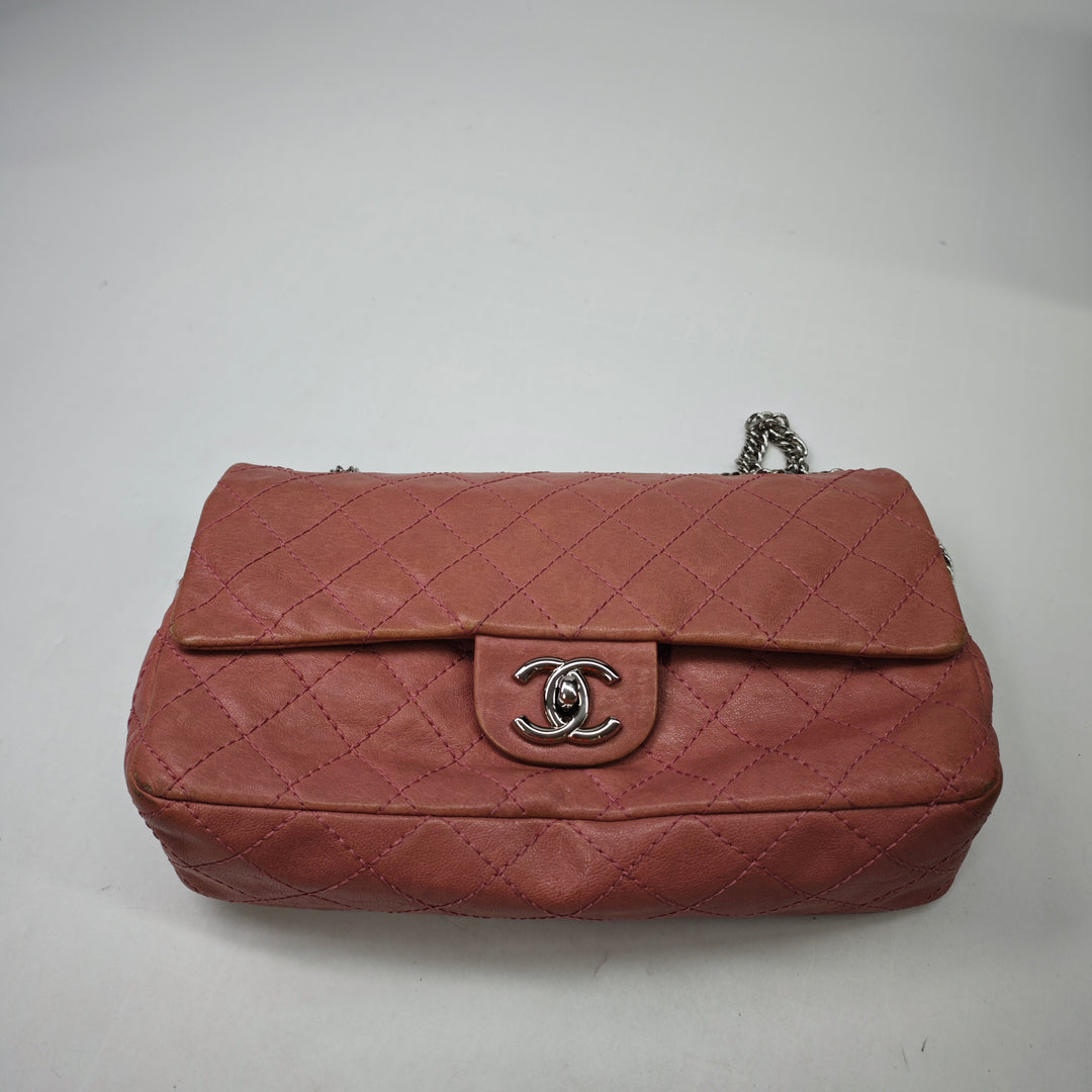 Chanel Medium Classic Washed Cuir d’agneau Bijoux Chain Double rabat