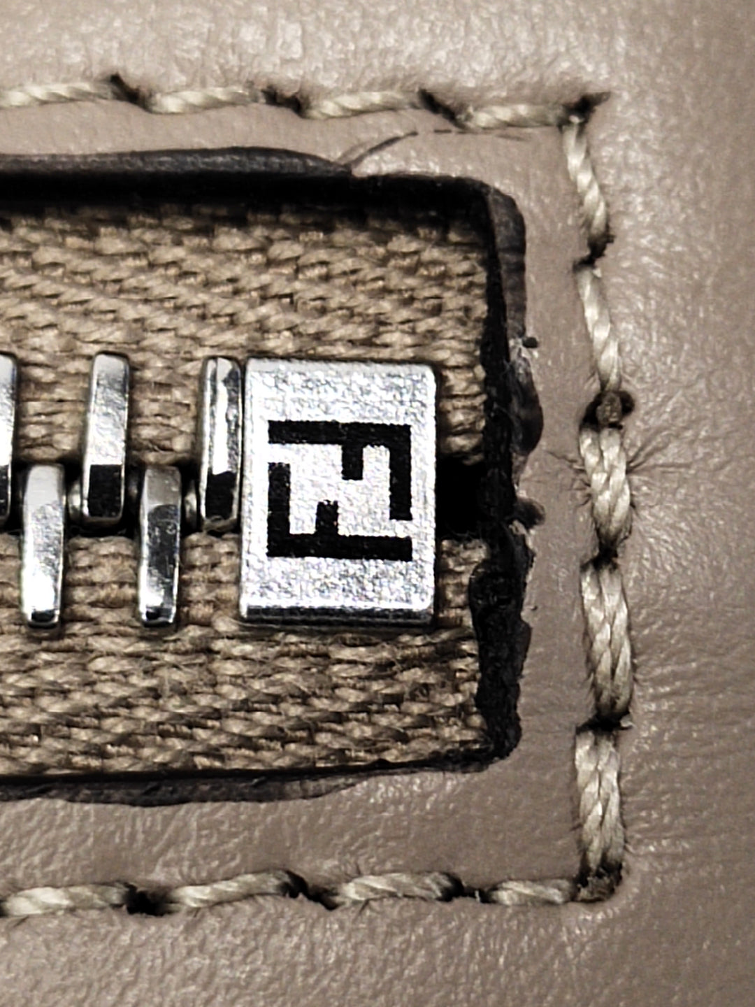 Fendi Small Zucca Cuir Peekaboo ISeeU Sac