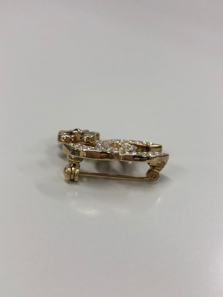 Chanel CC plaqué Strass Clover Leaf Pin Broche