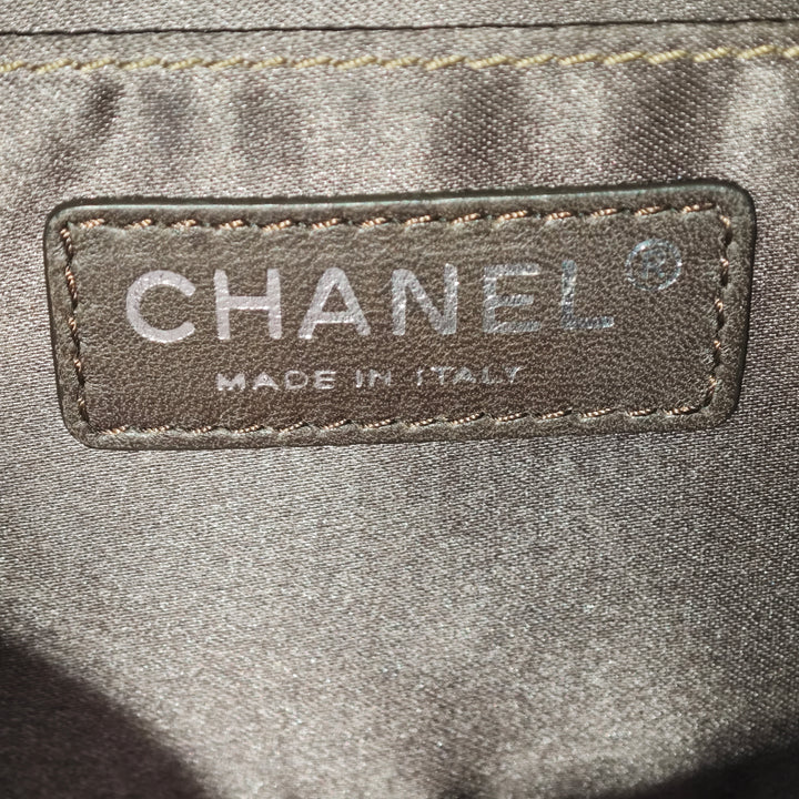 Chanel Medium Metallic Crackled Cuir de veau Clams Pocket à rabat