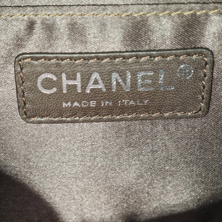 Chanel Medium Metallic Crackled Cuir de veau Clams Pocket à rabat