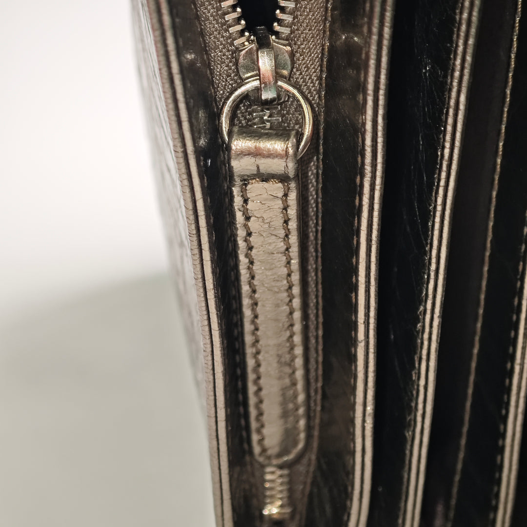 Chanel Medium Metallic Crackled Cuir de veau Clams Pocket à rabat