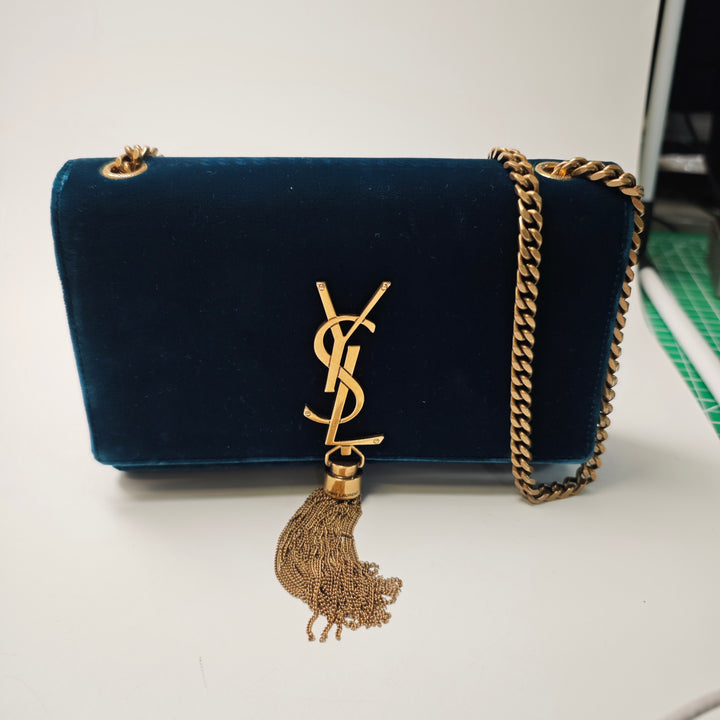Saint Laurent Small Velours Monogram Kate Pompon Sac porté croisé