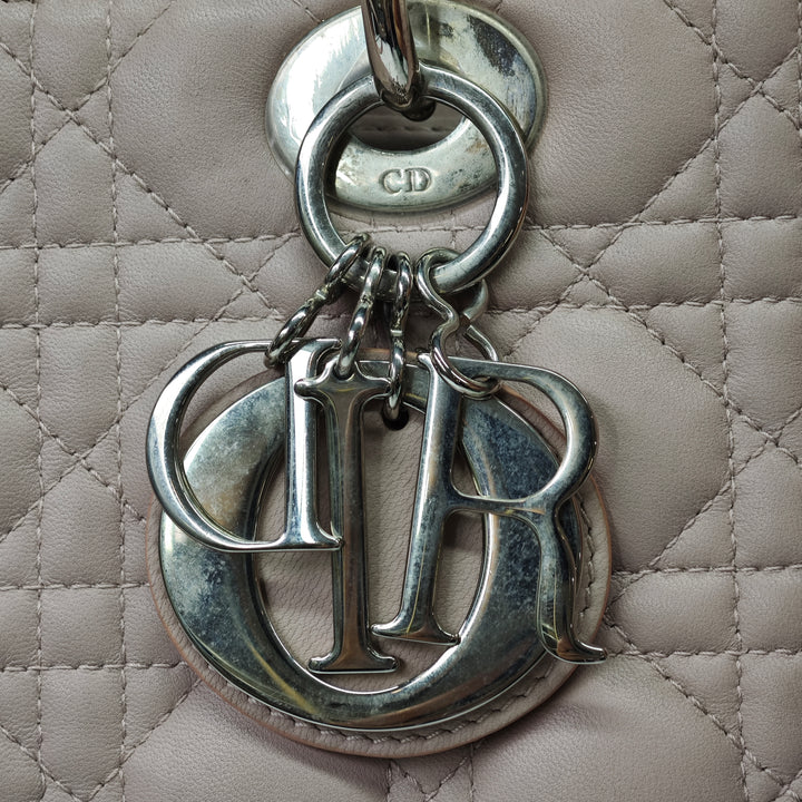 Dior Large Cuir d’agneau Cannage Lady Dior