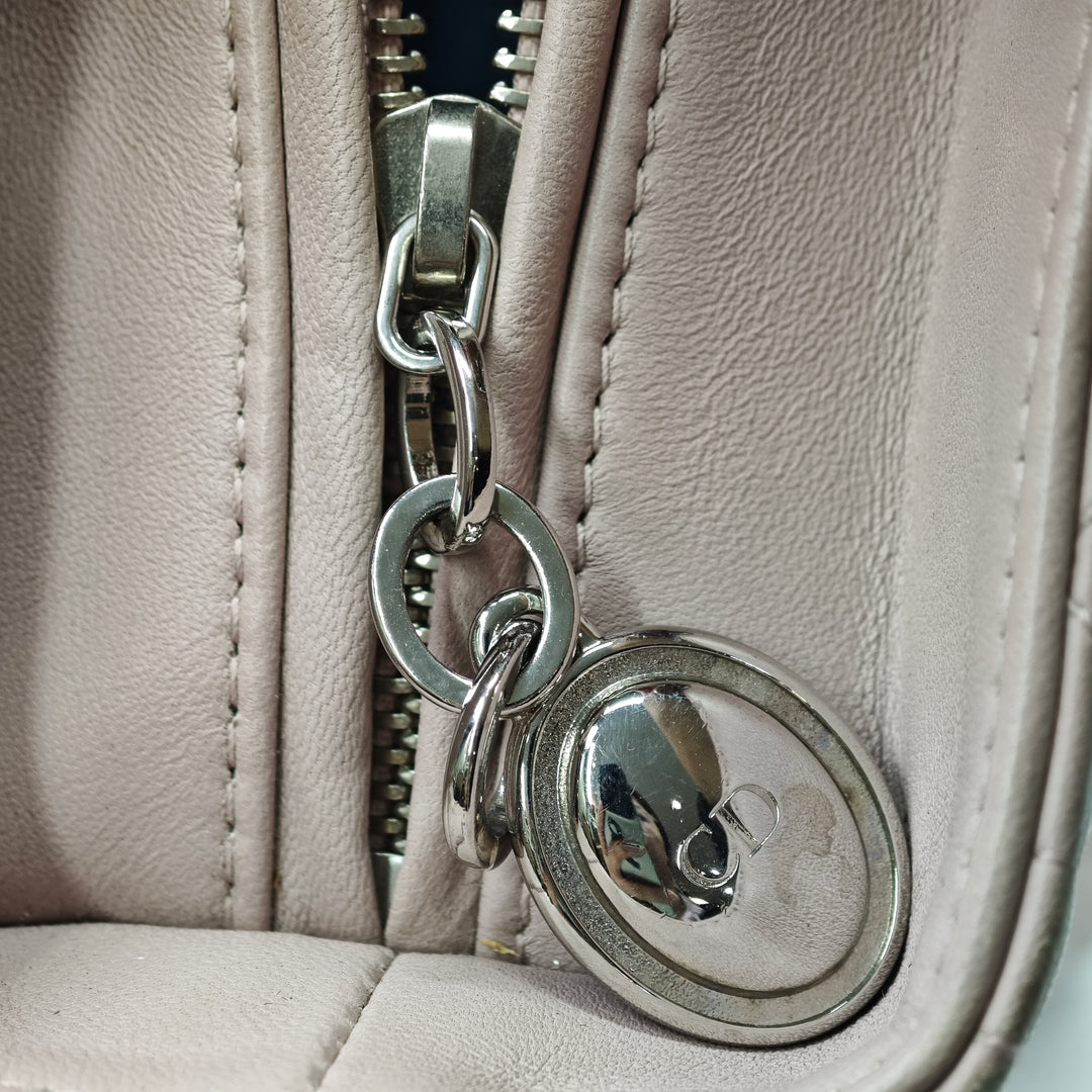 Dior Large Cuir d’agneau Cannage Lady Dior