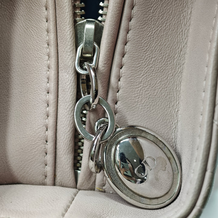 Dior Large Cuir d’agneau Cannage Lady Dior