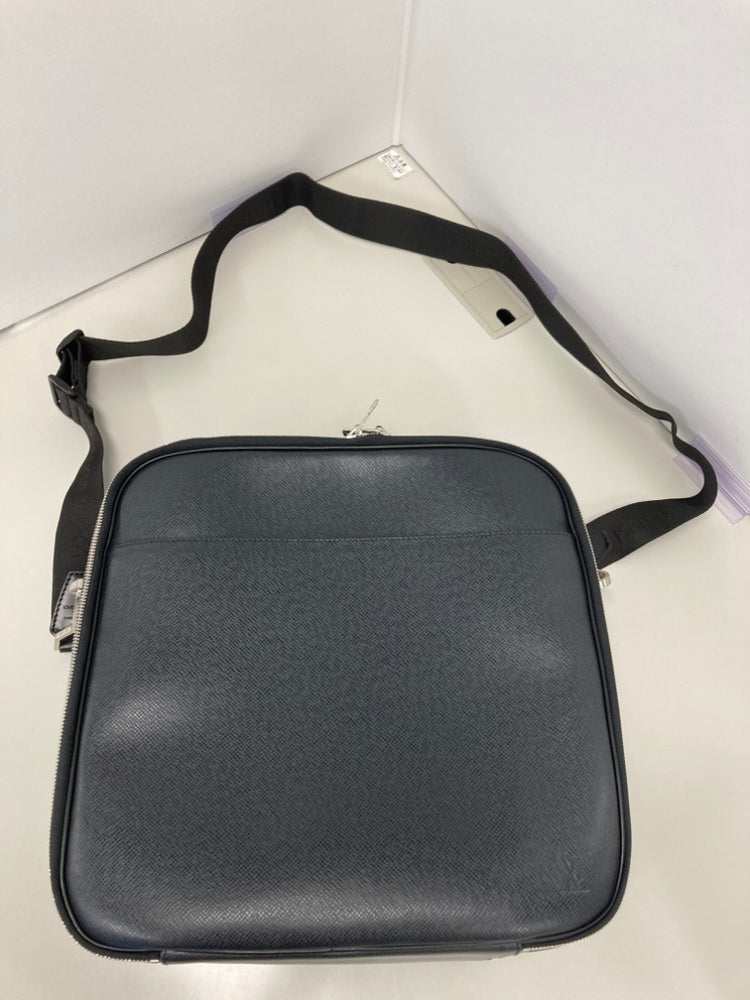 Louis Vuitton Taiga Tura