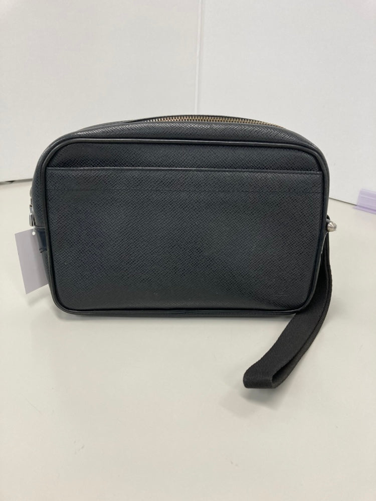 Louis Vuitton Taiga Pochette Kaluga