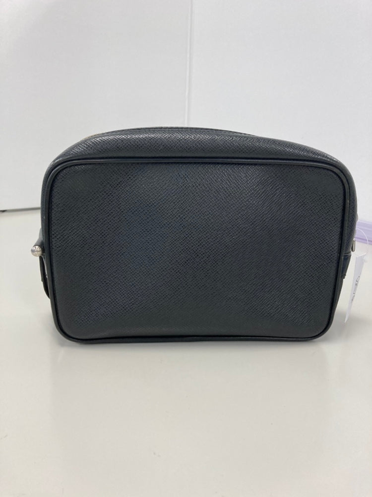 Louis Vuitton Taiga Pochette Kaluga