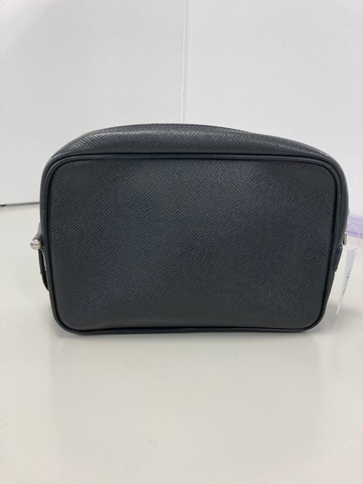 Louis Vuitton Taiga Pochette Kaluga