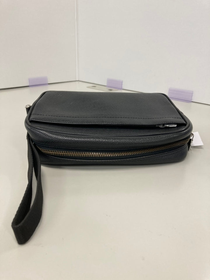 Louis Vuitton Taiga Pochette Kaluga
