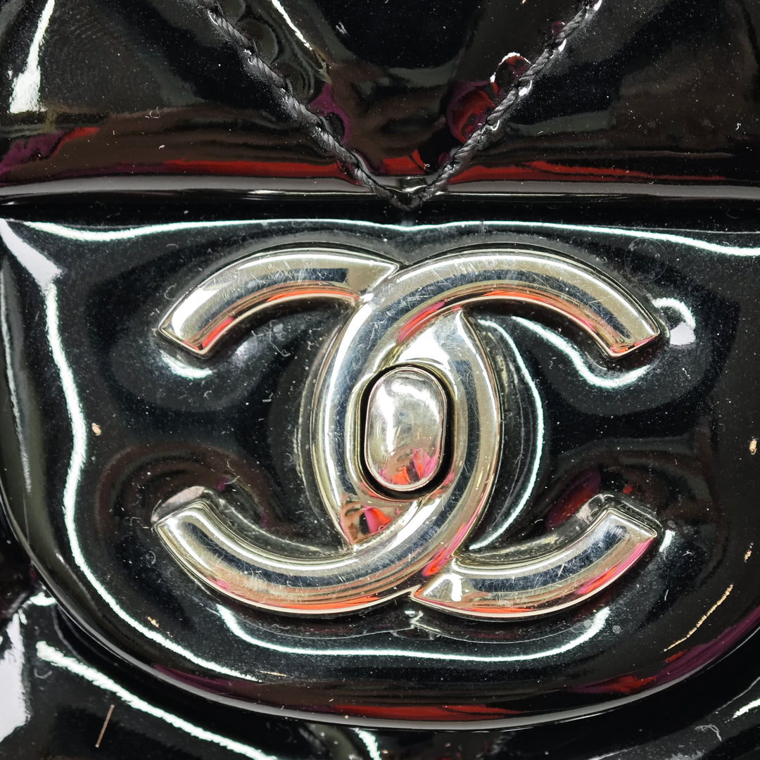 Chanel Medium Matelassé Cuir verni Bubble CC à rabat