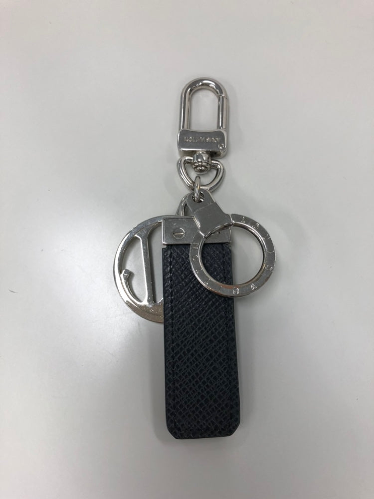 Louis Vuitton Taiga Neo LV Club Bijou de sac et Key Holder
