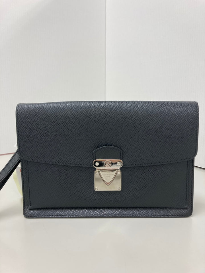 Louis Vuitton Taiga Belaia Pochette
