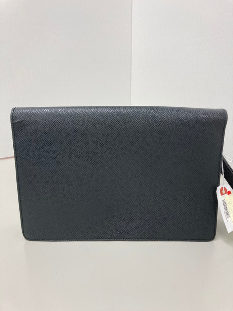 Louis Vuitton Taiga Belaia Pochette