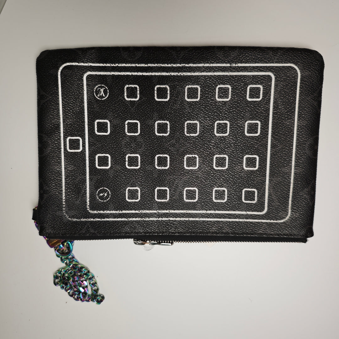 Louis Vuitton Monogram Eclipse Flash Fragment iPad Étui