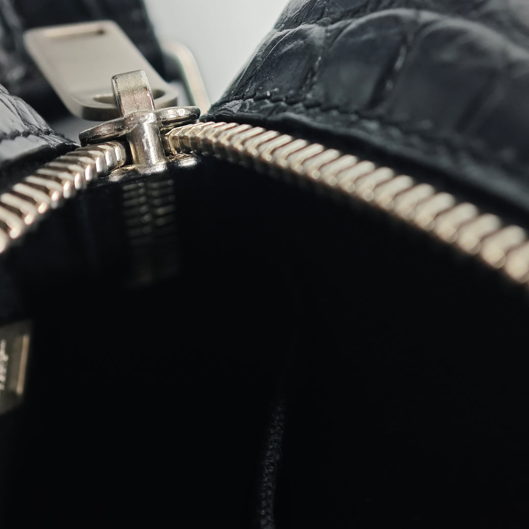 Saint Laurent Crocodile embossé Cuir Camp Sac caméra