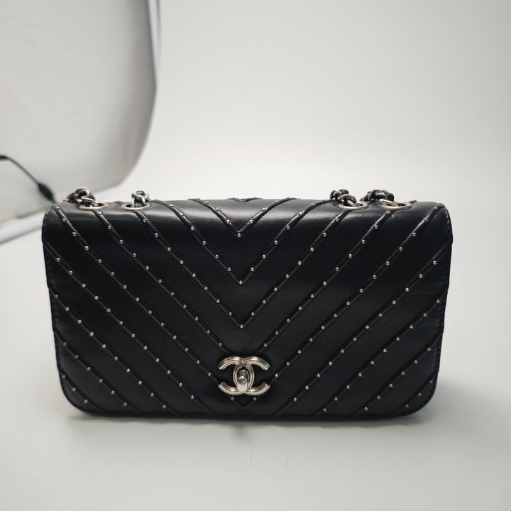 Chanel Chevron Cuir d’agneau Stud Wars Rabat intégral