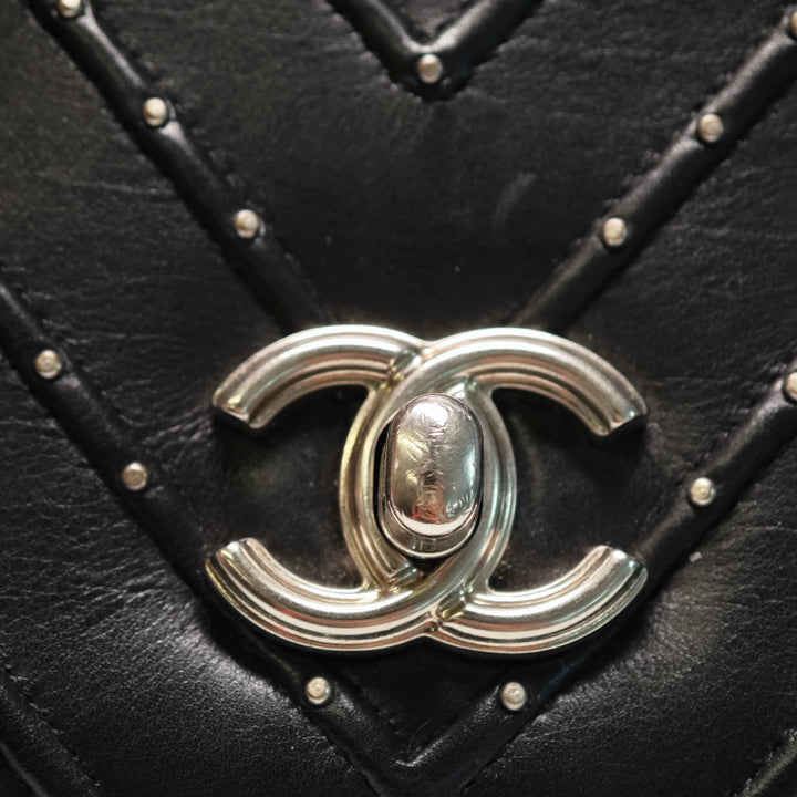 Chanel Chevron Cuir d’agneau Stud Wars Rabat intégral