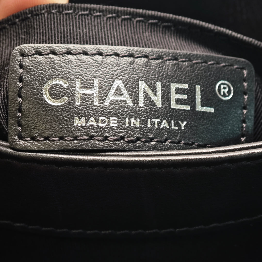 Chanel Chevron Cuir d’agneau Stud Wars Rabat intégral