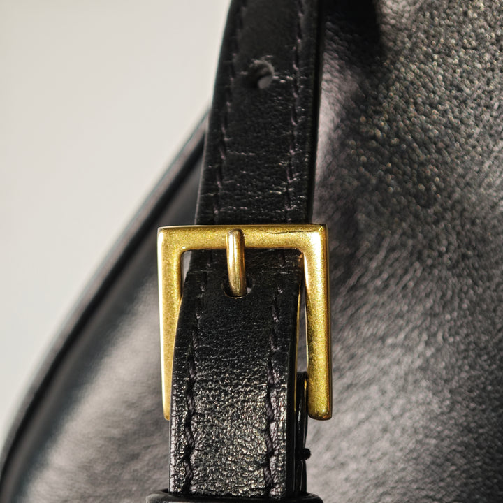Saint Laurent Mini Matelasse Cuir de veau Monogram Lou Pompon Sac caméra