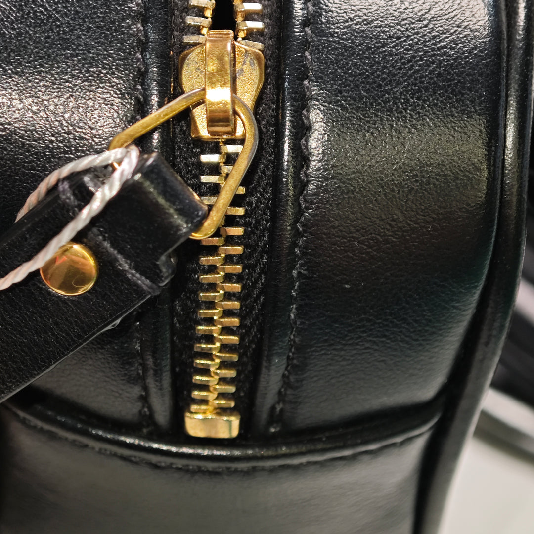 Saint Laurent Mini Matelasse Cuir de veau Monogram Lou Pompon Sac caméra