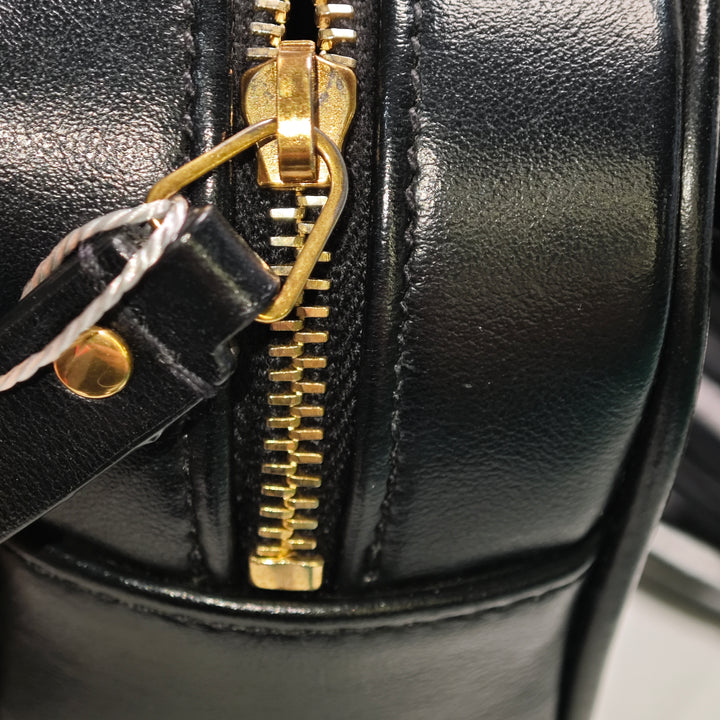 Saint Laurent Mini Matelasse Cuir de veau Monogram Lou Pompon Sac caméra
