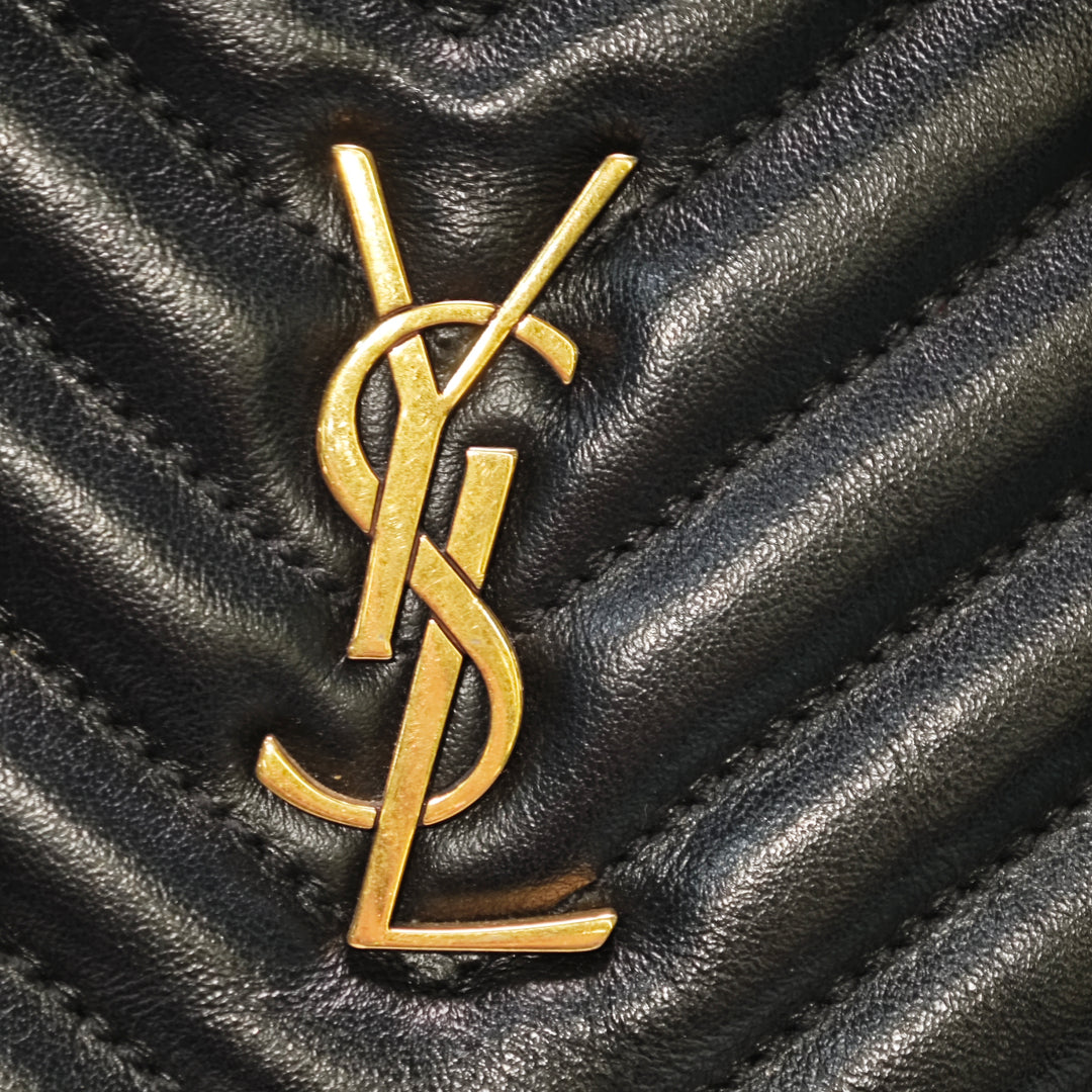 Saint Laurent Mini Matelasse Cuir de veau Monogram Lou Pompon Sac caméra