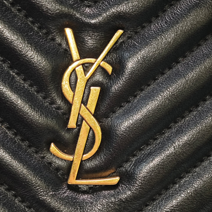 Saint Laurent Mini Matelasse Cuir de veau Monogram Lou Pompon Sac caméra