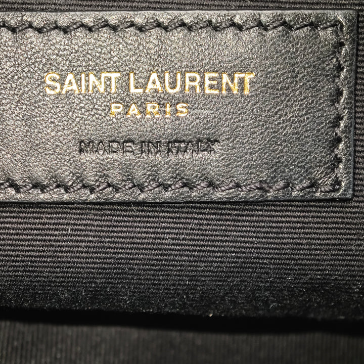 Saint Laurent Mini Matelasse Cuir de veau Monogram Lou Pompon Sac caméra