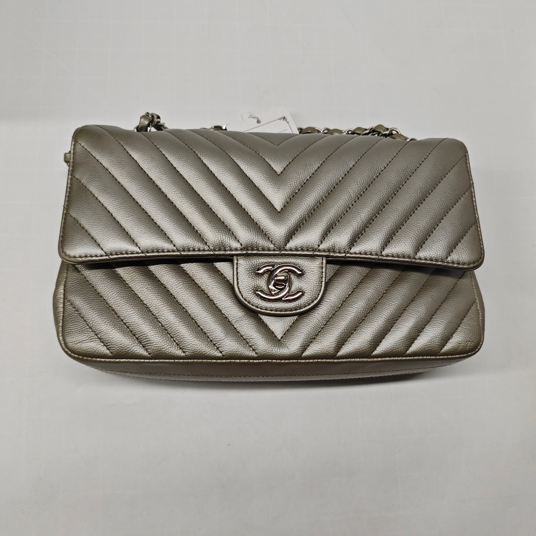 Chanel Medium Classic Chevron Metallic Caviar Double rabat