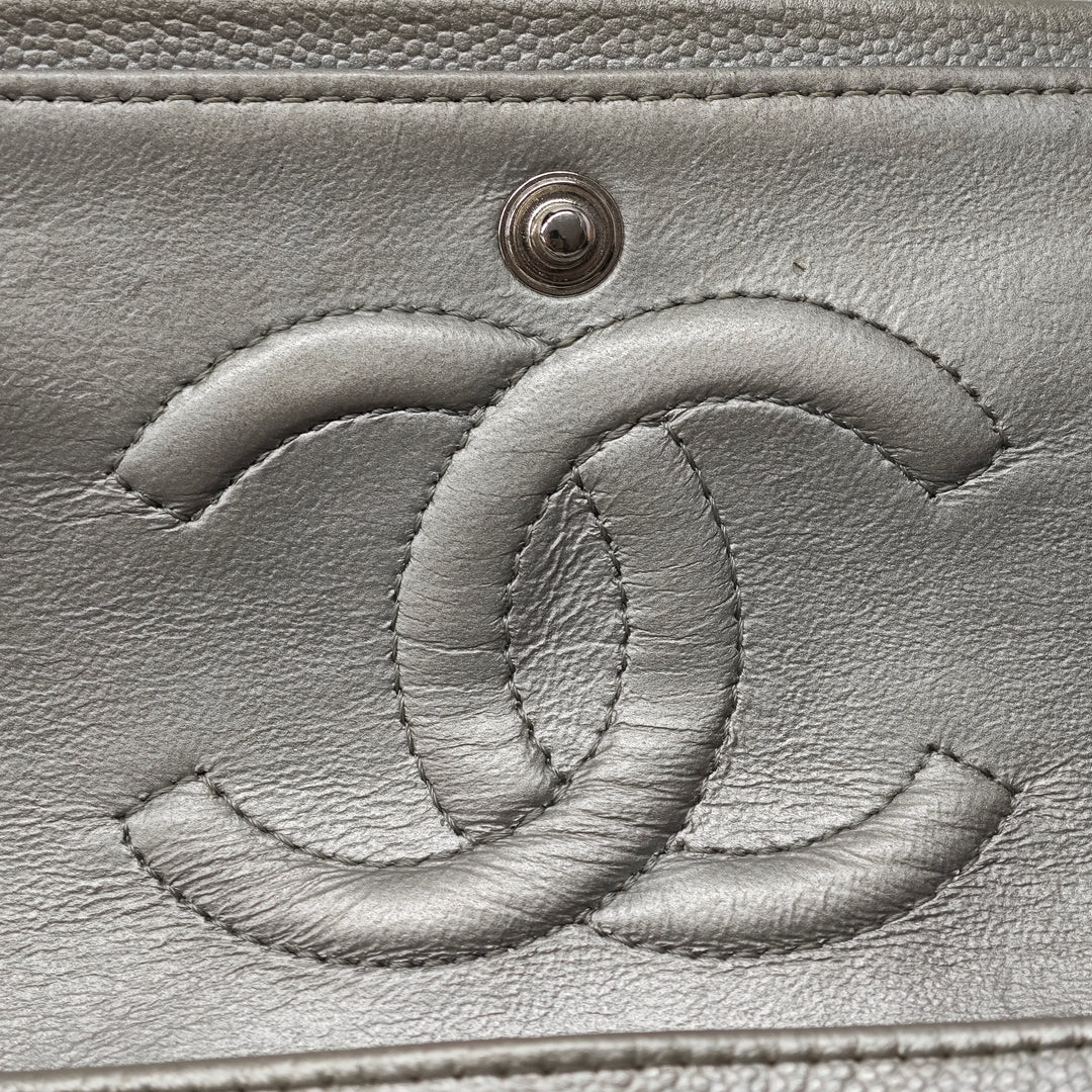 Chanel Medium Classic Chevron Metallic Caviar Double rabat