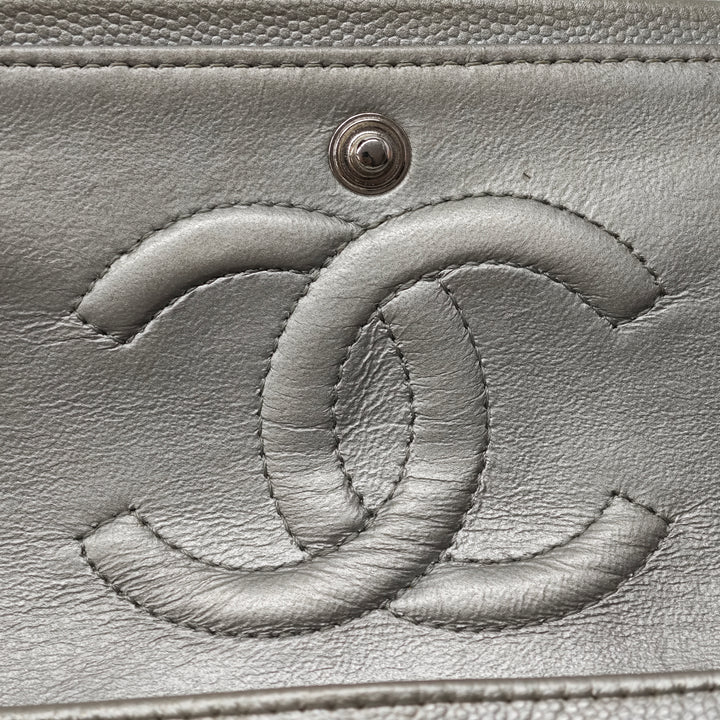 Chanel Medium Classic Chevron Metallic Caviar Double rabat