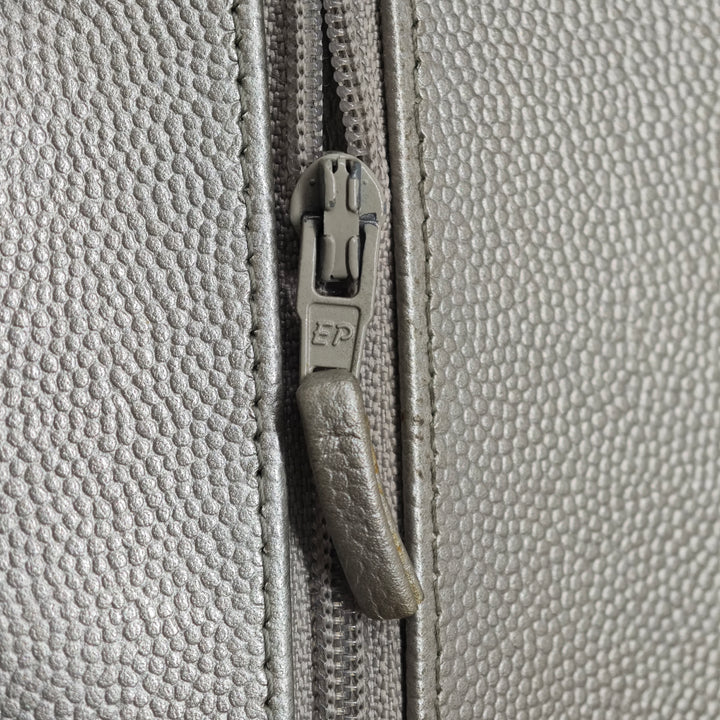 Chanel Medium Classic Chevron Metallic Caviar Double rabat