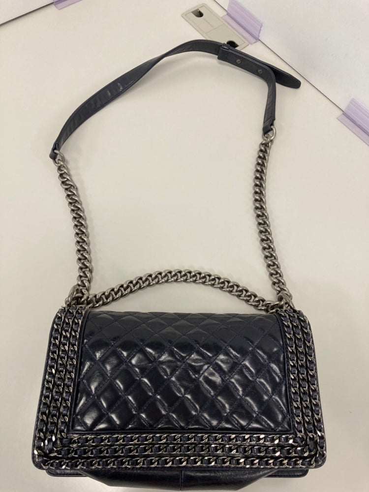 Chanel Old Medium Matelassé Glazed Cuir de veau Sac rond à chaîne Boy à rabat