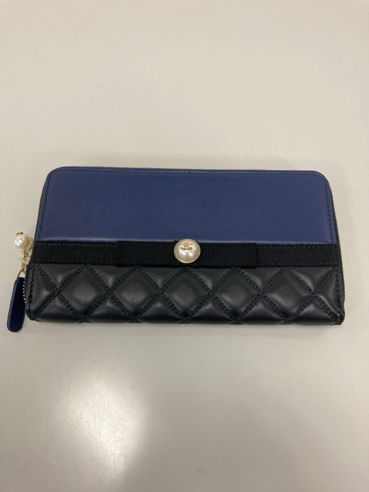 Chanel Bicolor Matelassé Cuir d’agneau Perles fantaisie Ribbon Portefeuille long
