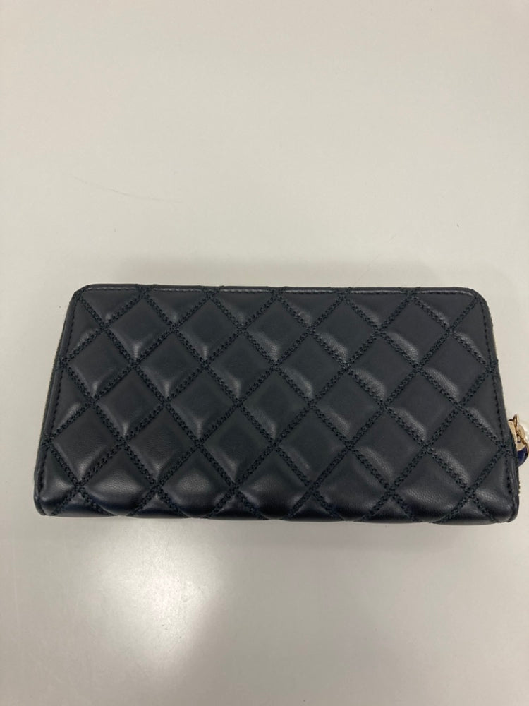 Chanel Bicolor Matelassé Cuir d’agneau Perles fantaisie Ribbon Portefeuille long